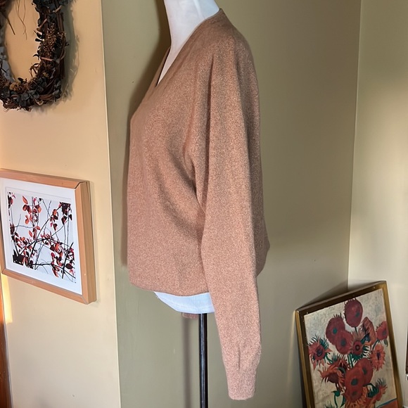 JOS A BANK Size Large V-neck Pullover Sweater Classic Khaki Tan Cashmere $198 - Picture 7 of 11